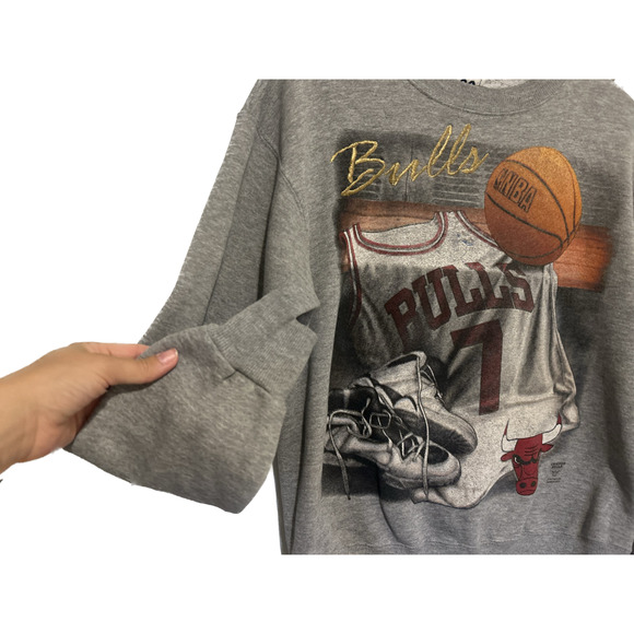 Vintage 90s Lee Sport Chicago Bulls Gray Sweater Size M Gold Embroidered Logo - Picture 2 of 10